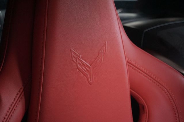 2022 Chevrolet Corvette *Stingray Coupe* *2LT* *Front-Lift* *White/Red* *1-Owner* - 22915786 - 77