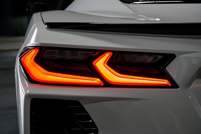 2022 Chevrolet Corvette *Stingray Coupe* *2LT* *Front-Lift* *White/Red* *1-Owner* - 22915786 - 84