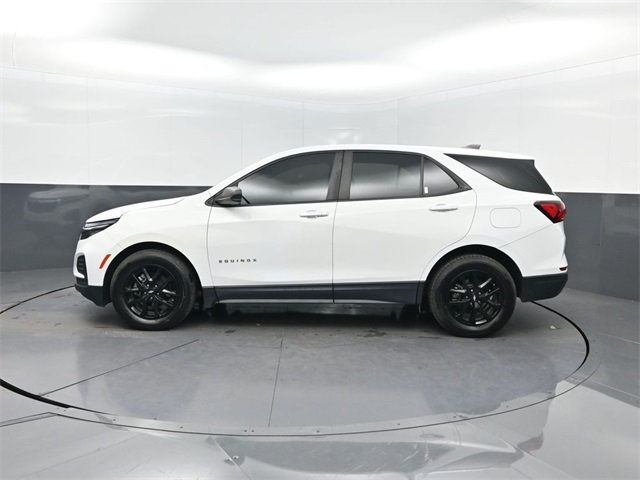 2022 Chevrolet Equinox LS photo 2