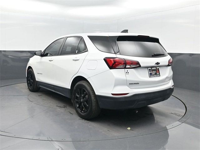 2022 Chevrolet Equinox LS photo 3