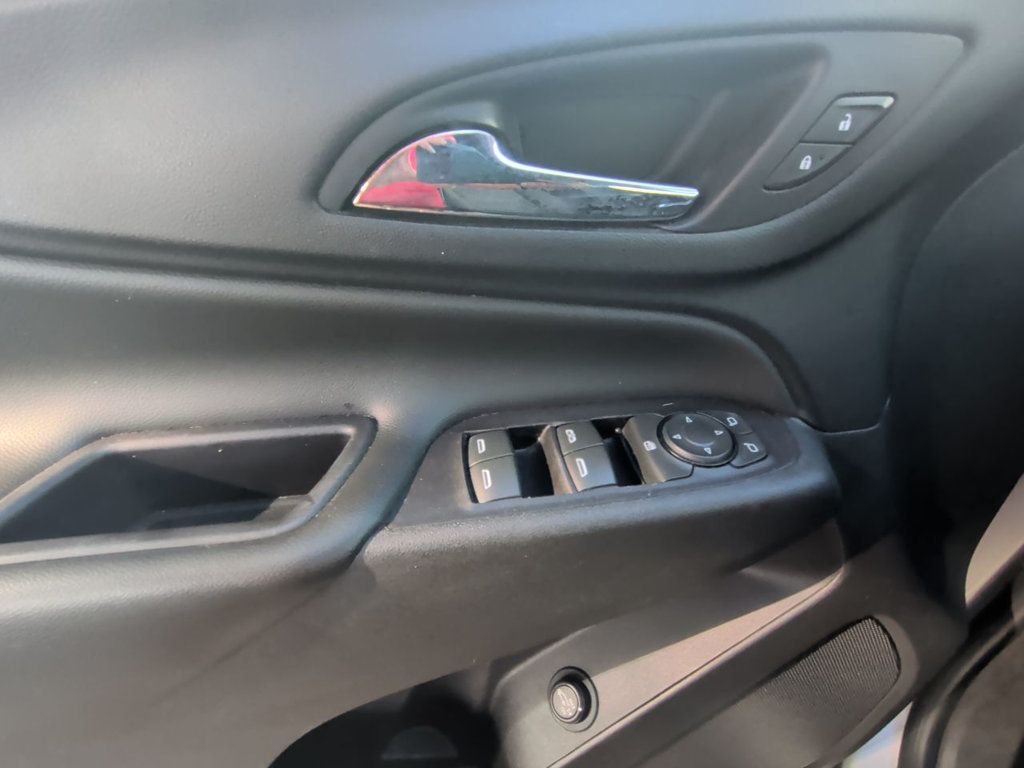 Chevrolet Equinox LT photo 12