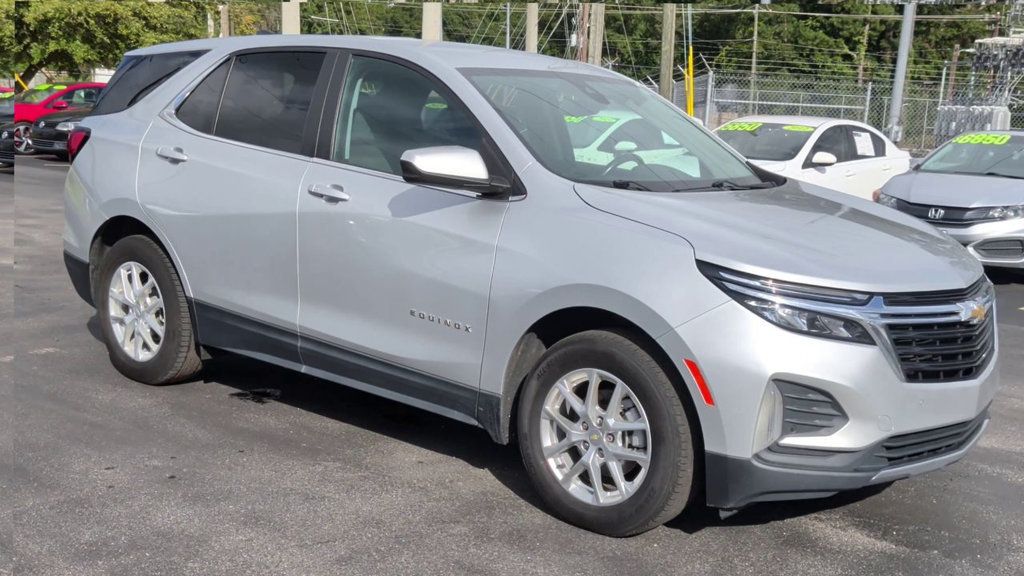 Chevrolet Equinox LT photo 2