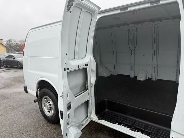 2022 Chevrolet Express Cargo Van RWD 2500 155" - 22998572 - 18