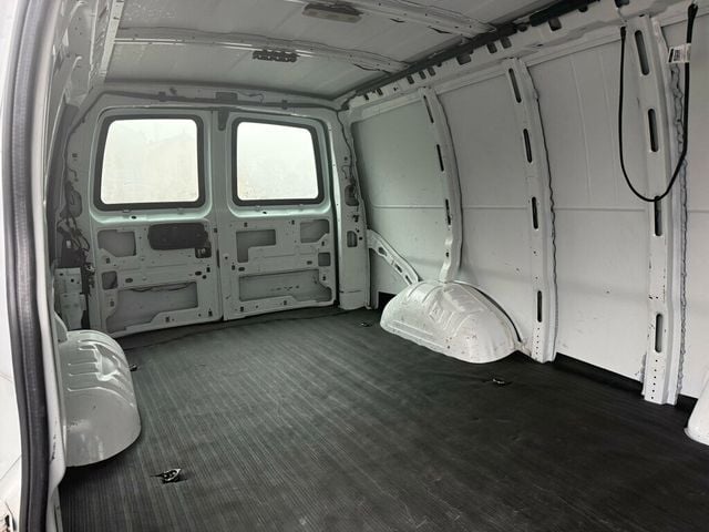 2022 Chevrolet Express Cargo Van RWD 2500 155" - 22998572 - 21