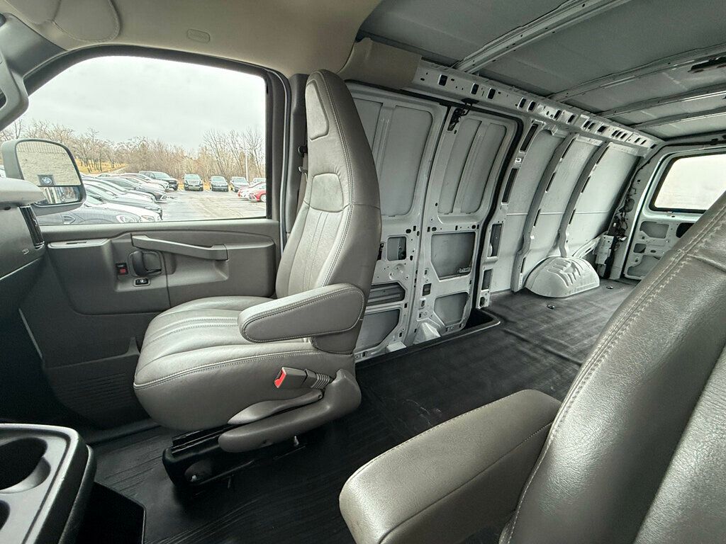 2022 Chevrolet Express Cargo Van RWD 2500 155" - 22998572 - 26