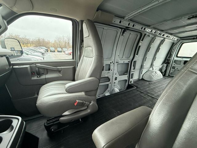 2022 Chevrolet Express Cargo Van RWD 2500 155" - 22998572 - 26
