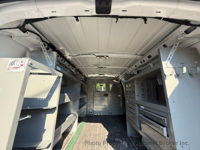2022 Chevrolet Express Cargo Van RWD 3500 135" - 23074631 - 25