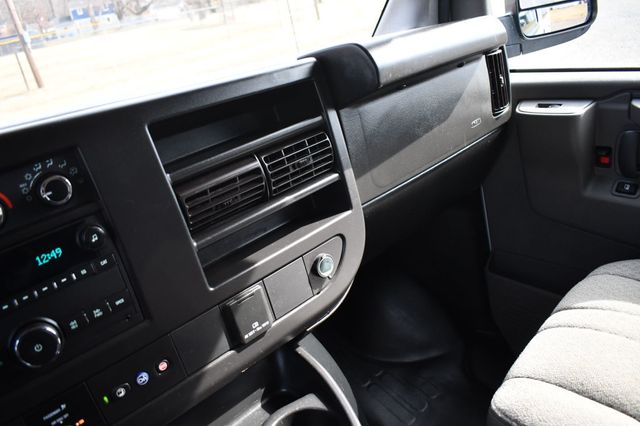 2022 Chevrolet Express Passenger RWD 3500 155" LS - 22778033 - 30