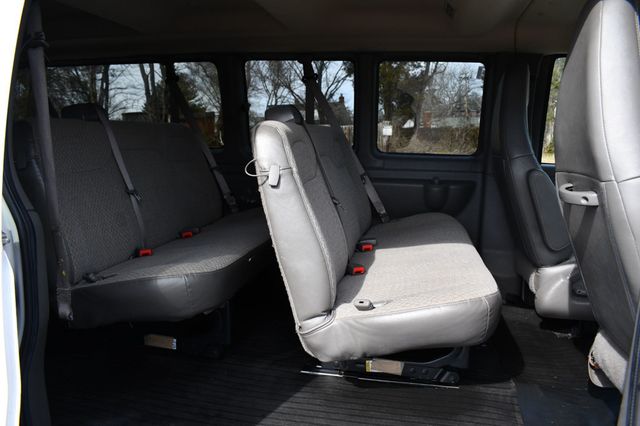 2022 Chevrolet Express Passenger RWD 3500 155" LS - 22778033 - 35