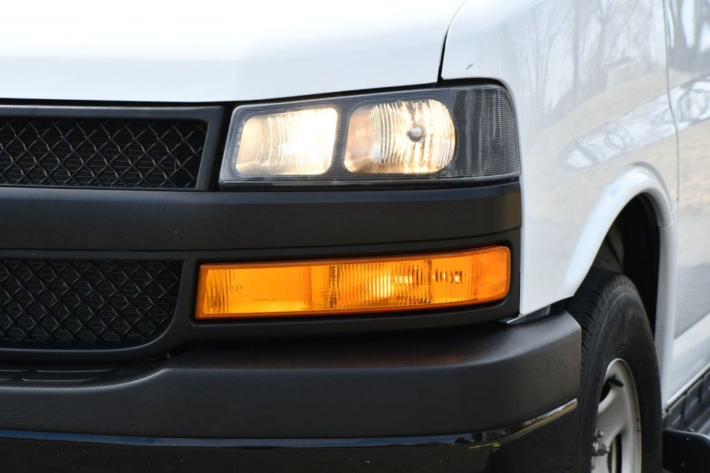 2022 Chevrolet Express Passenger LS photo 4