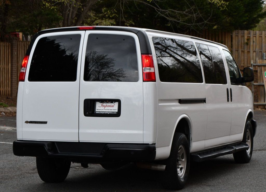 2022 Chevrolet Express Passenger 3500 LS Van photo 12