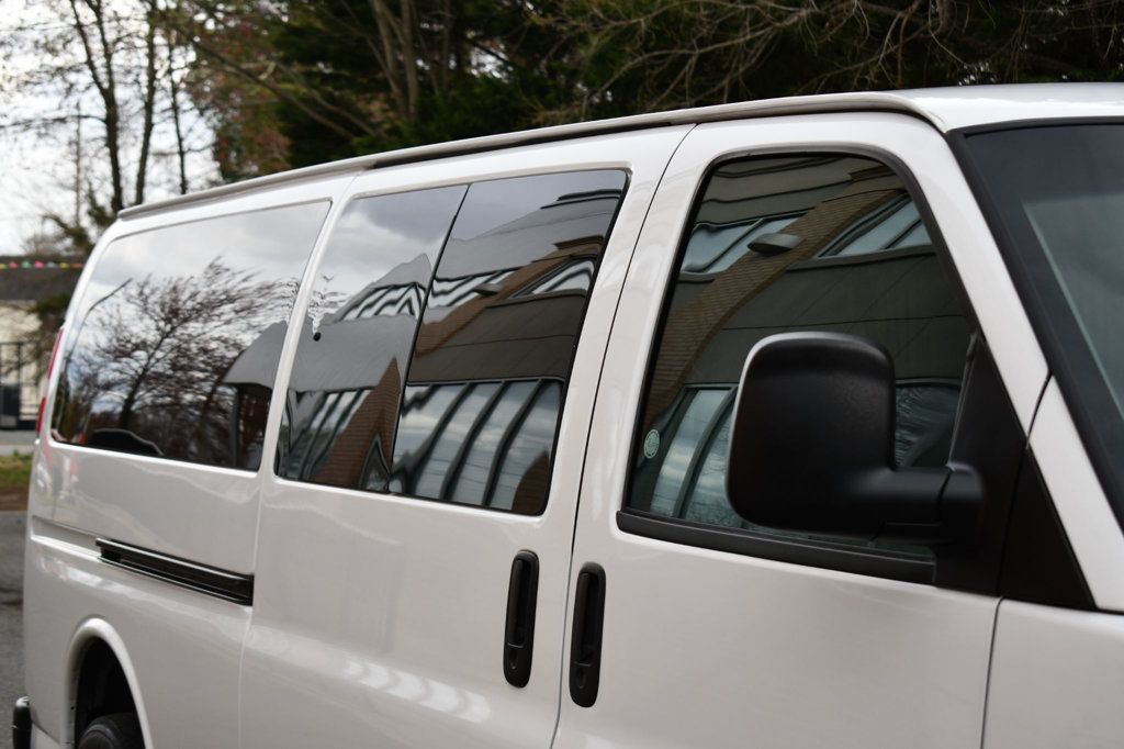 2022 Chevrolet Express Passenger 3500 LS Van photo 15
