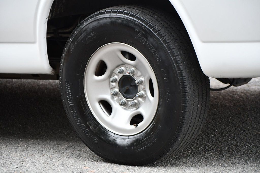 2022 Chevrolet Express Passenger 3500 LS Van photo 16