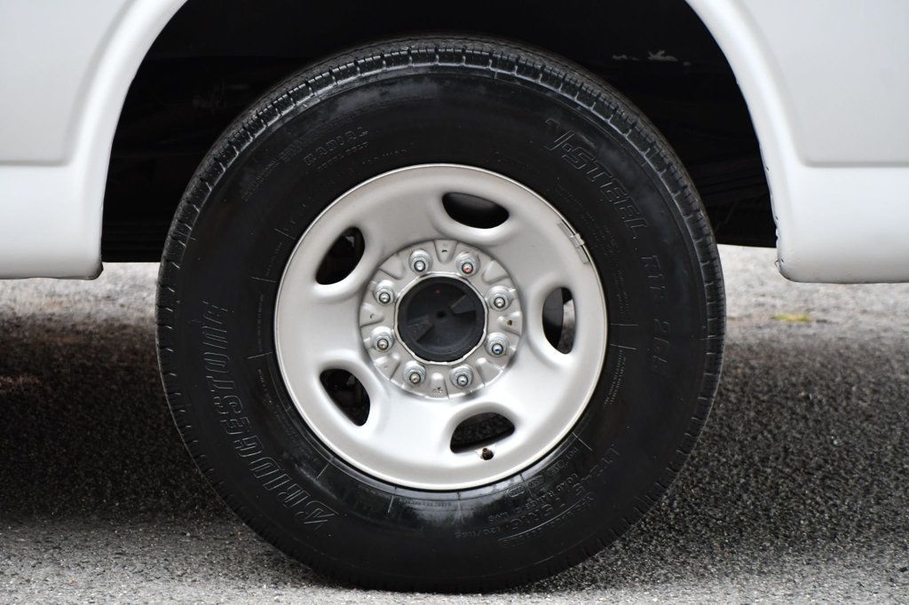 2022 Chevrolet Express Passenger 3500 LS Van photo 17