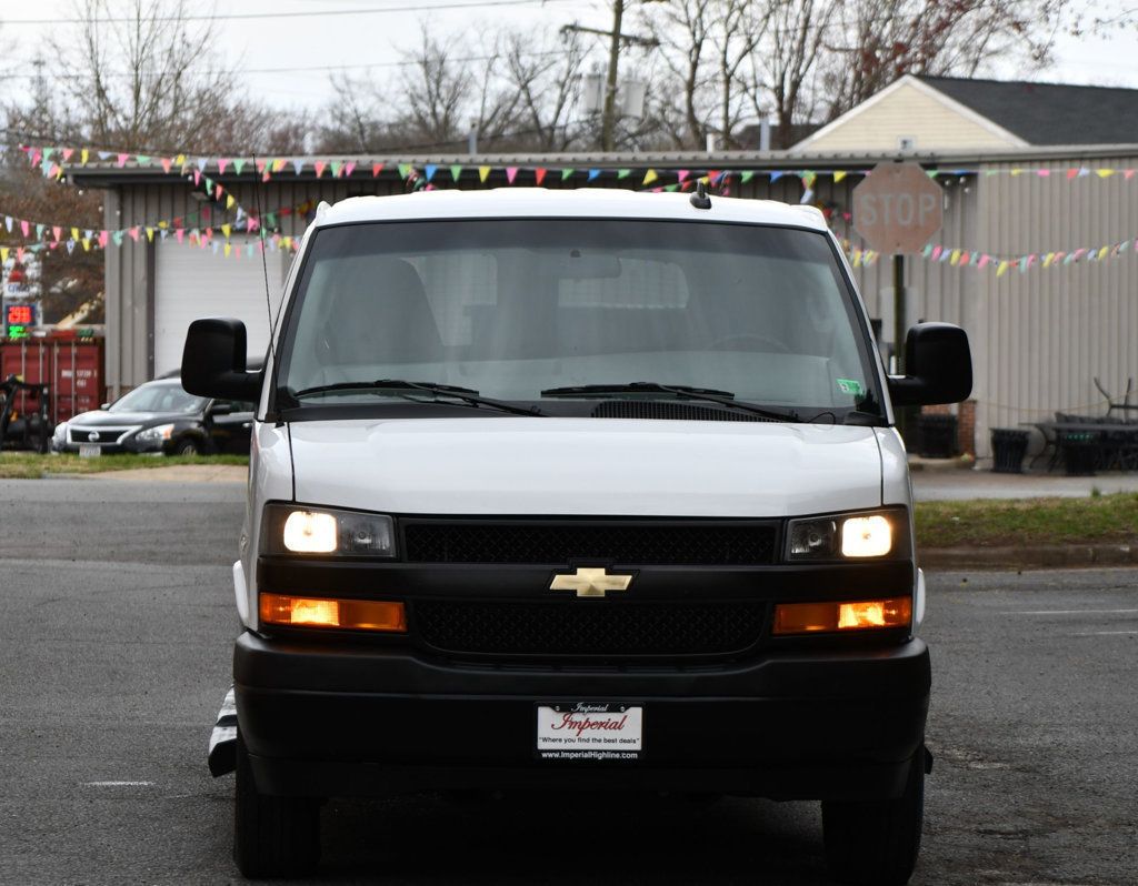 2022 Chevrolet Express Passenger 3500 LS Van photo 2