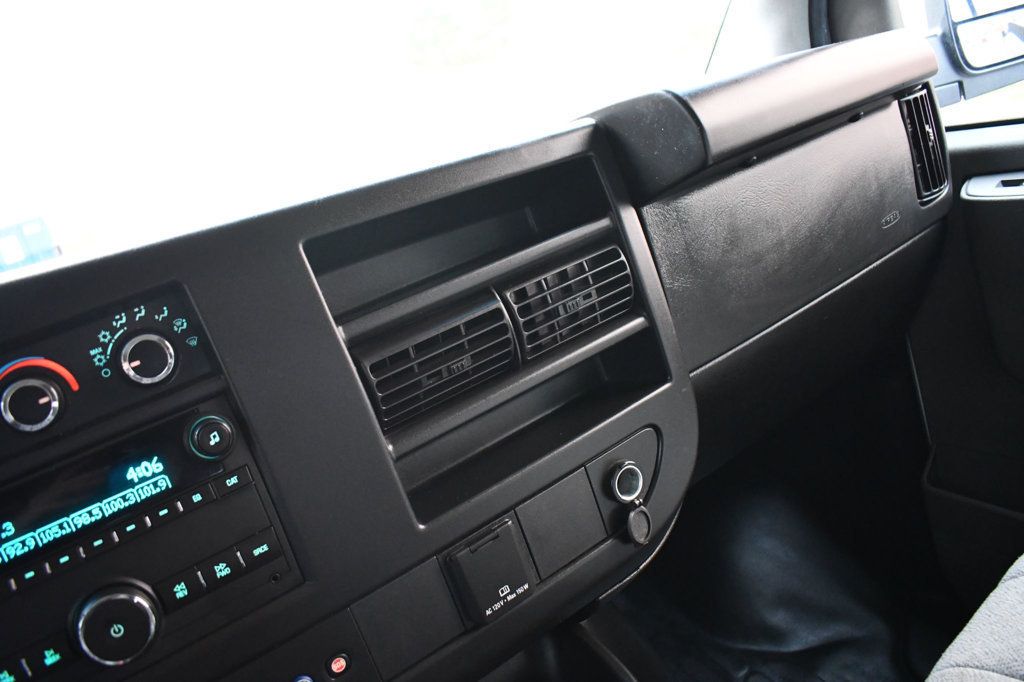 2022 Chevrolet Express Passenger 3500 LS Van photo 30