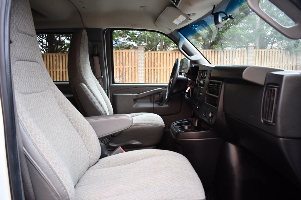 2022 Chevrolet Express Passenger 3500 LS Van photo 35