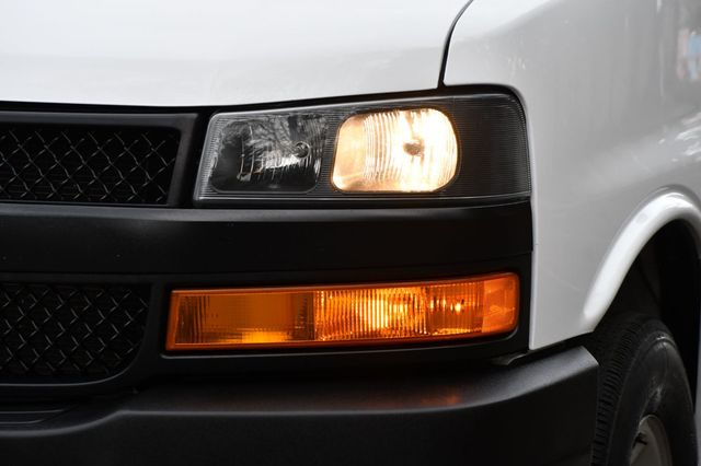 2022 Chevrolet Express Passenger RWD 3500 155" LS - 22803494 - 3