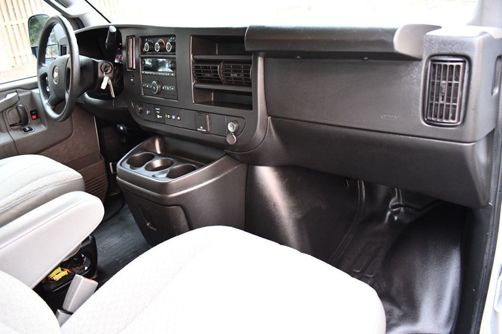 2022 Chevrolet Express Passenger 3500 LS Van photo 37