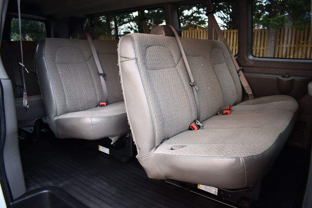 2022 Chevrolet Express Passenger 3500 LS Van photo 40