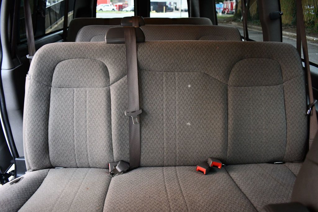 2022 Chevrolet Express Passenger 3500 LS Van photo 41