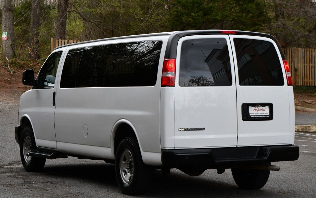 2022 Chevrolet Express Passenger 3500 LS Van photo 7