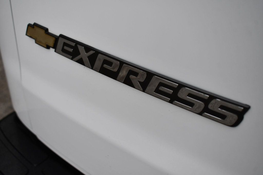 2022 Chevrolet Express Passenger 3500 LS Van photo 8