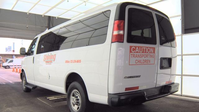 2022 Chevrolet Express Passenger RWD 3500 155" LS - 23026240 - 2