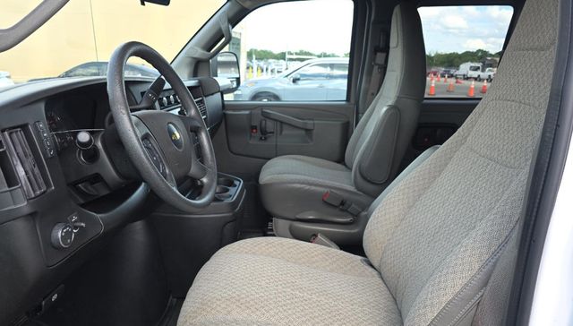 2022 Chevrolet Express Passenger RWD 3500 155" LS - 23026240 - 4