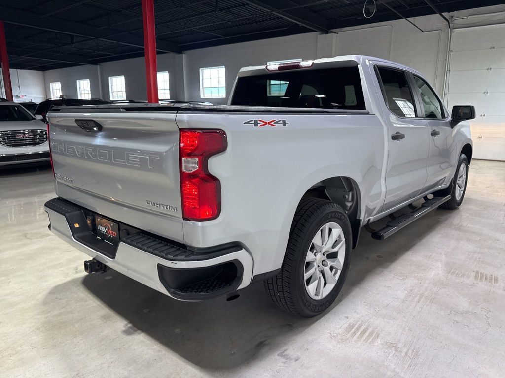 2022 Chevrolet Silverado 1500 4WD Crew Cab 147" Custom - 23026097 - 5