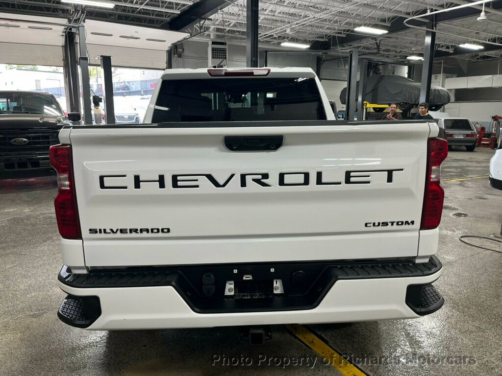 2022 Chevrolet Silverado 1500 Custom photo 2