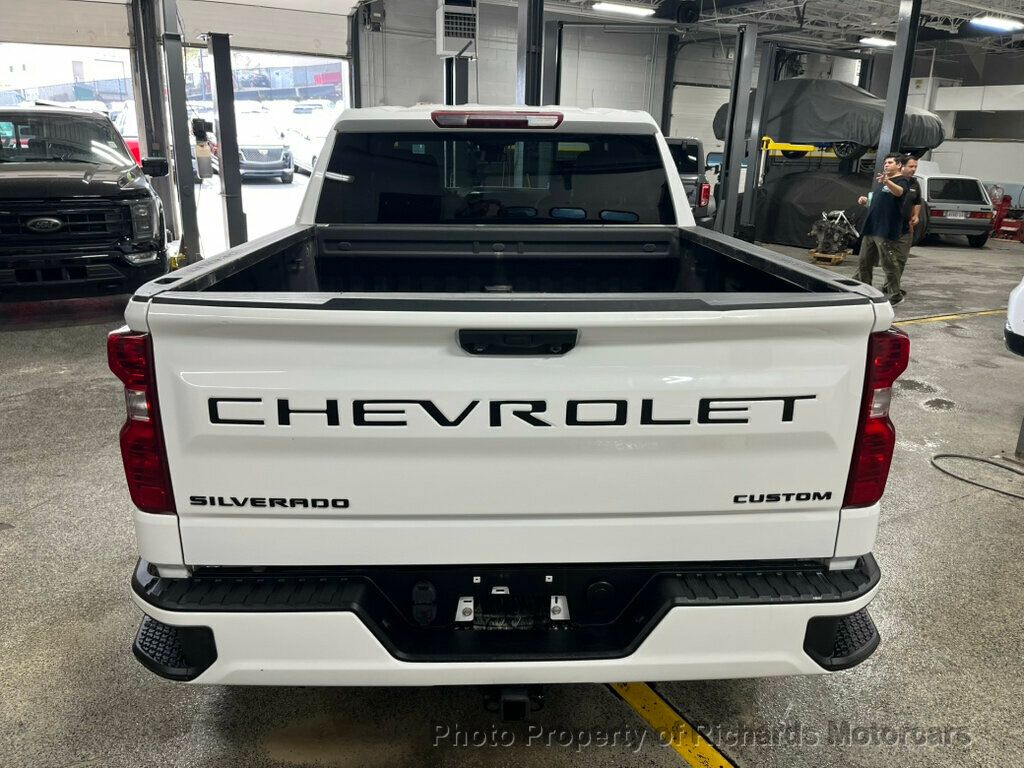 2022 Chevrolet Silverado 1500 Custom photo 3