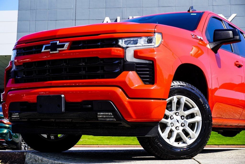 2022 Chevrolet Silverado 1500 RST photo 2