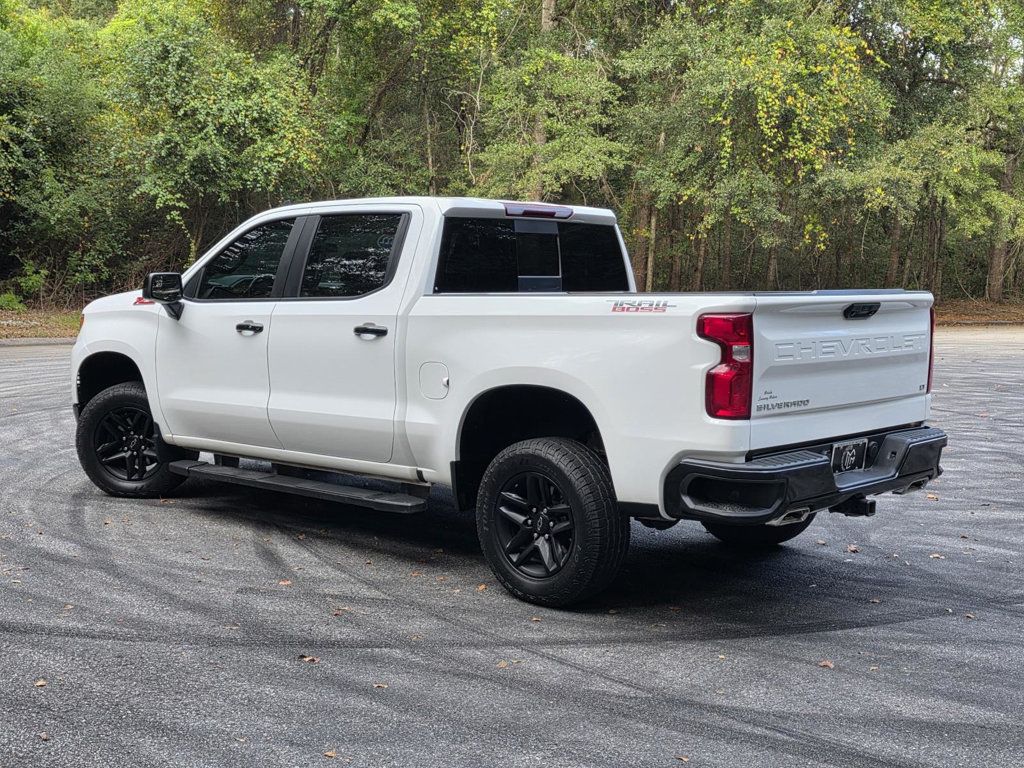 2022 Chevrolet Silverado 1500 LT photo 4