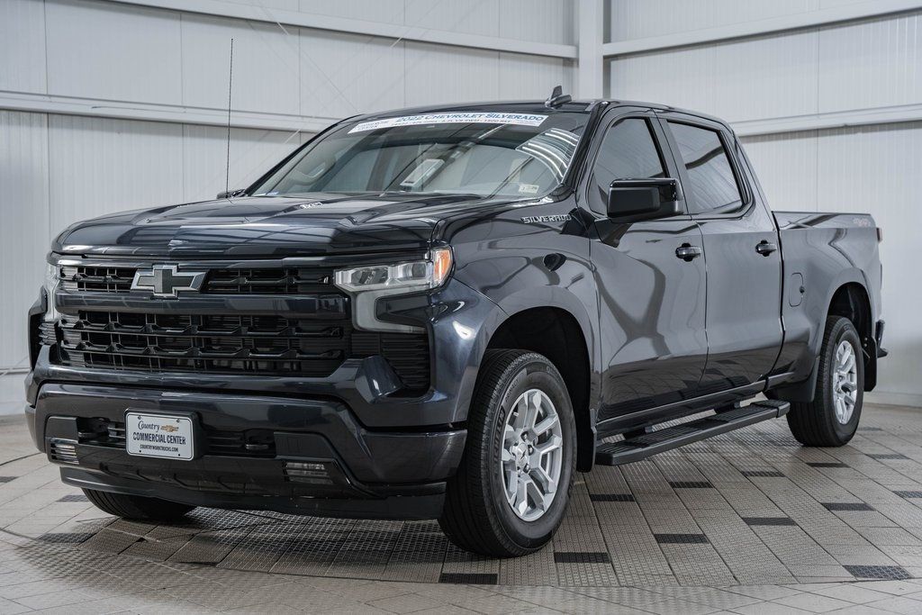 2022 Chevrolet Silverado 1500 RST photo 3