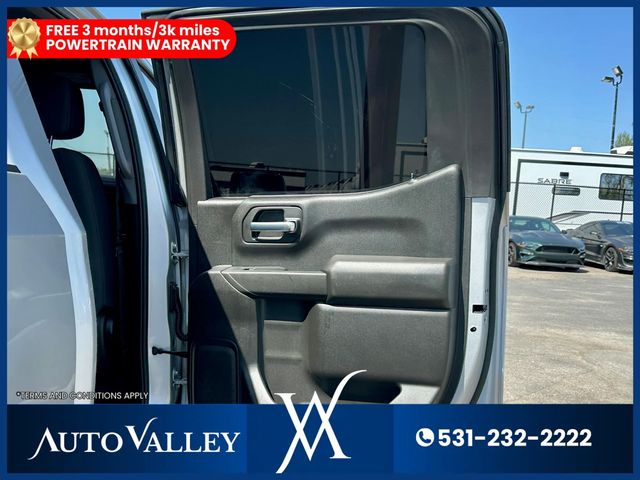 2022 Chevrolet Silverado 1500 Crew Cab Custom Pickup 4D 5 3/4 ft - 23018694 - 23