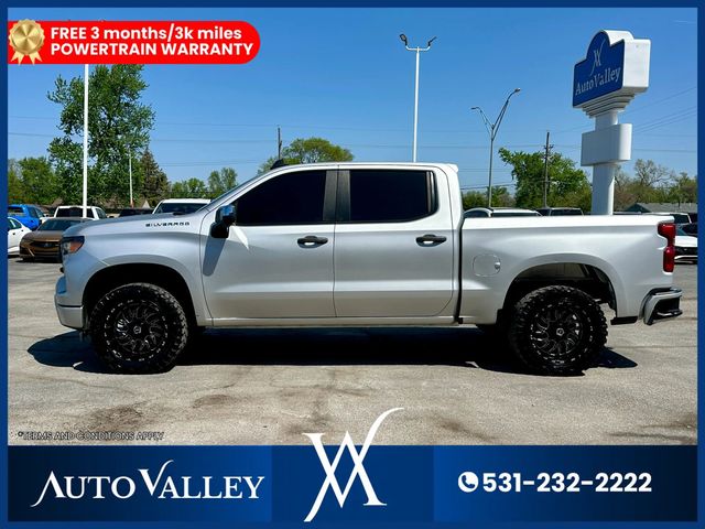 2022 Chevrolet Silverado 1500 Crew Cab Custom Pickup 4D 5 3/4 ft - 23018694 - 3