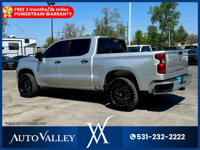 2022 Chevrolet Silverado 1500 Crew Cab Custom Pickup 4D 5 3/4 ft - 23018694 - 4