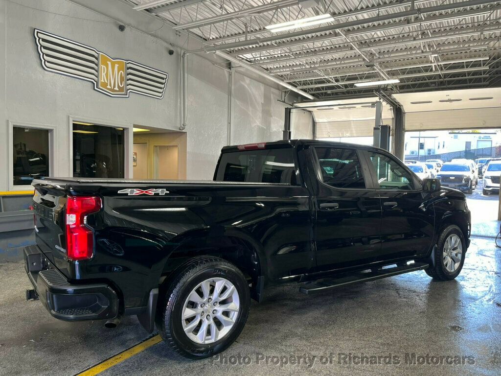 2022 Chevrolet Silverado 1500 Custom photo 2