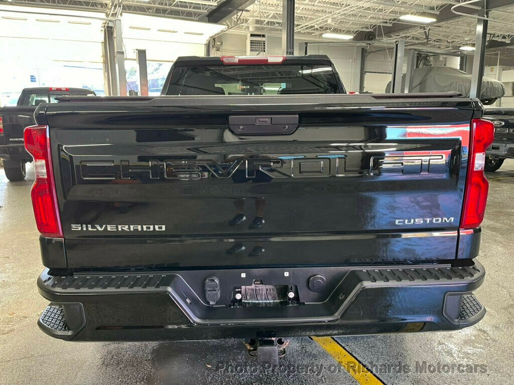2022 Chevrolet Silverado 1500 Custom photo 4