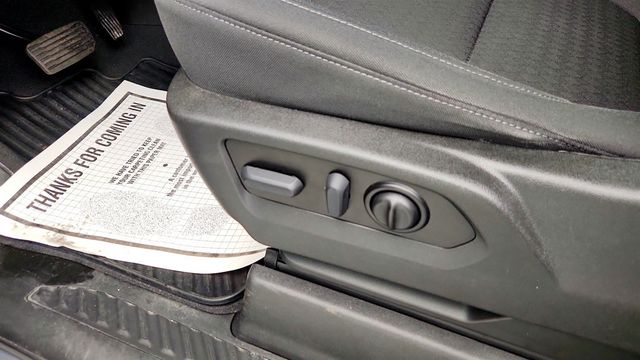 2022 Chevrolet Silverado 1500 LTD 4WD Crew Cab 147'' Custom - 23005638 - 10