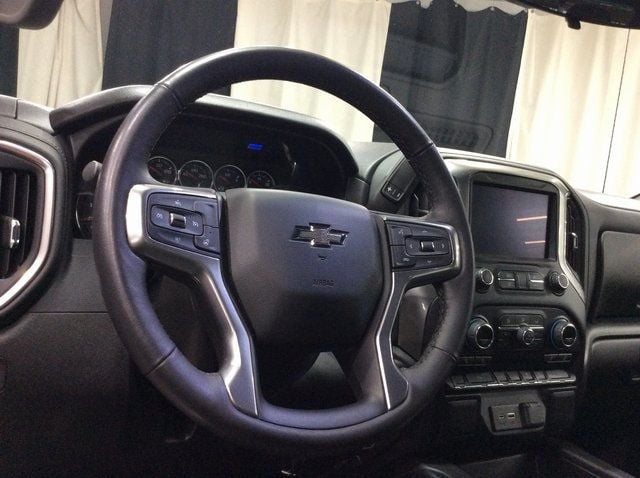 2022 Chevrolet Silverado 1500 RST photo 10
