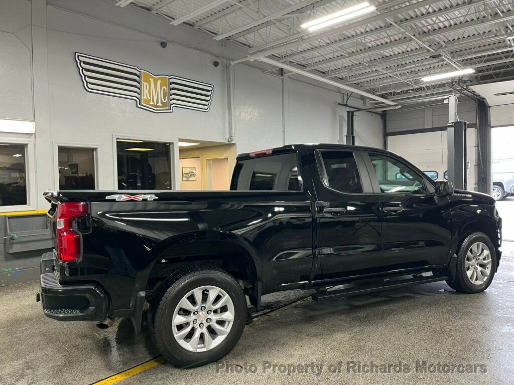 2022 Chevrolet Silverado 1500 Custom photo 2