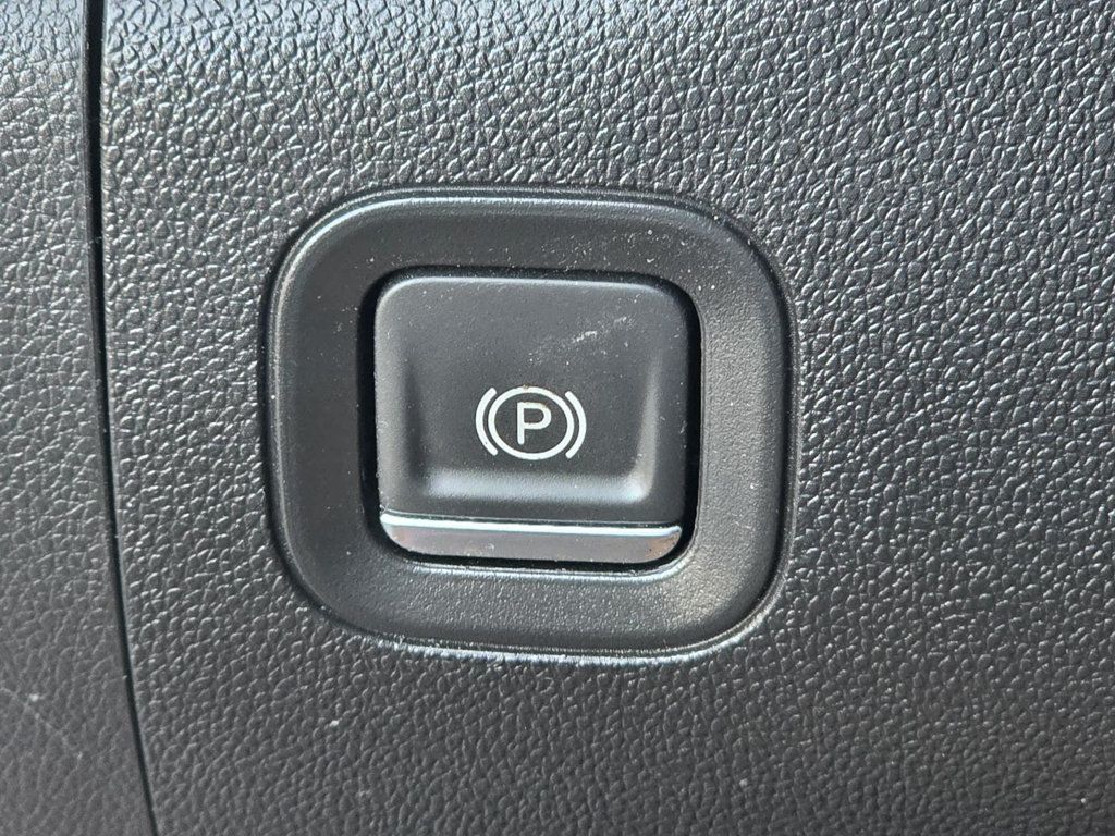 2022 Chevrolet Silverado 1500 LT photo 19