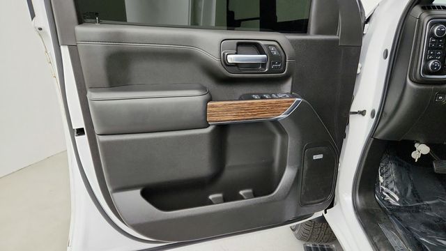 2022 Chevrolet Silverado 2500HD 4WD Crew Cab 159'' High Country with 6.6L Turbo-Diesel Engine - 22945903 - 9