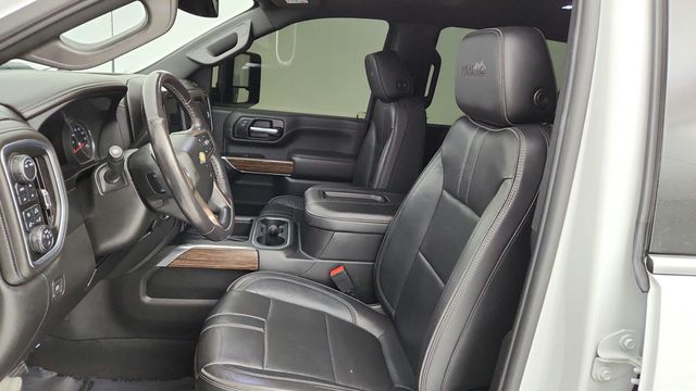 2022 Chevrolet Silverado 2500HD 4WD Crew Cab 159'' High Country with 6.6L Turbo-Diesel Engine - 22945903 - 21