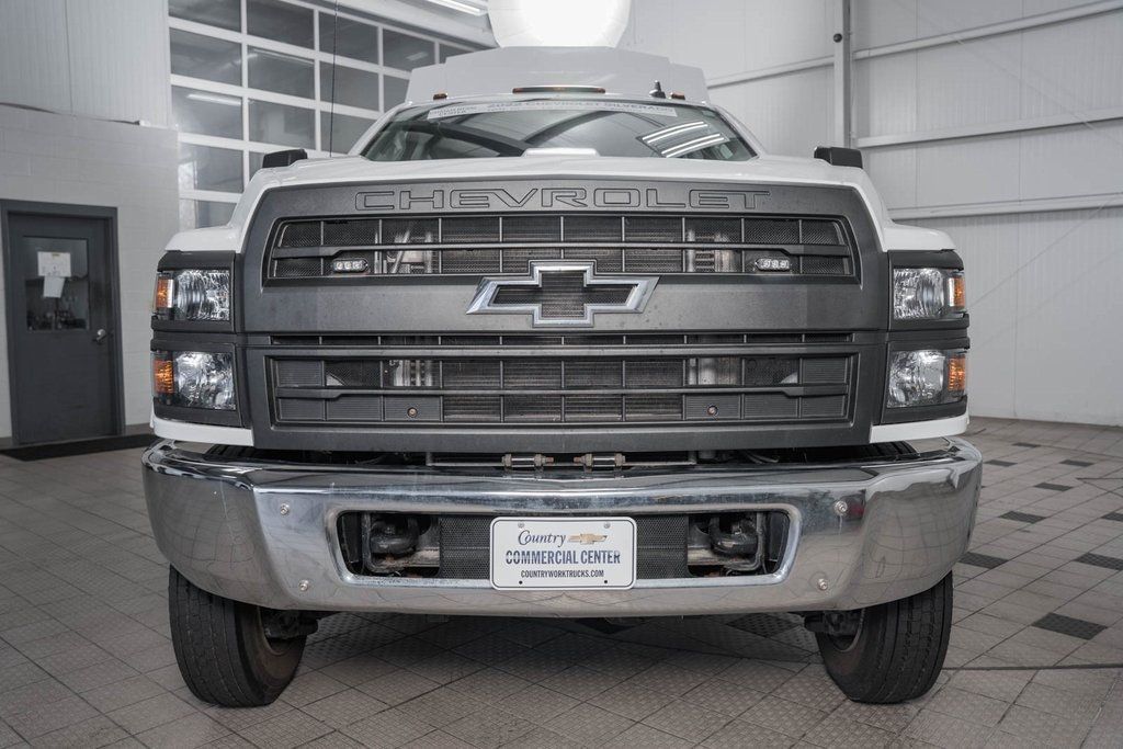 2022 Chevrolet Silverado 5500HD Work Truck photo 2