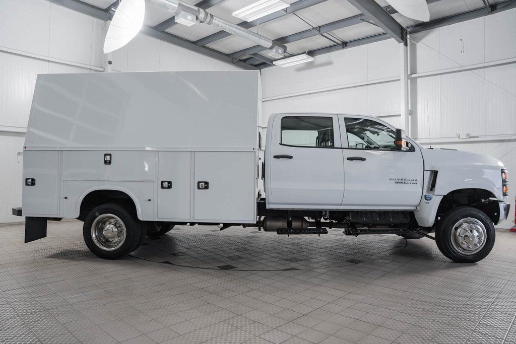 2022 Chevrolet Silverado 5500HD Work Truck photo 3