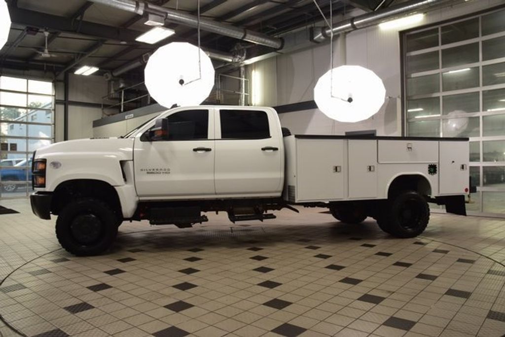 2022 Chevrolet Silverado 5500HD Work Truck photo 3