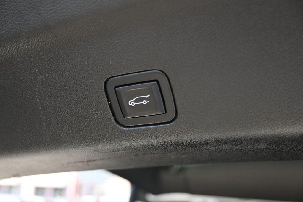 Chevrolet Suburban photo 16